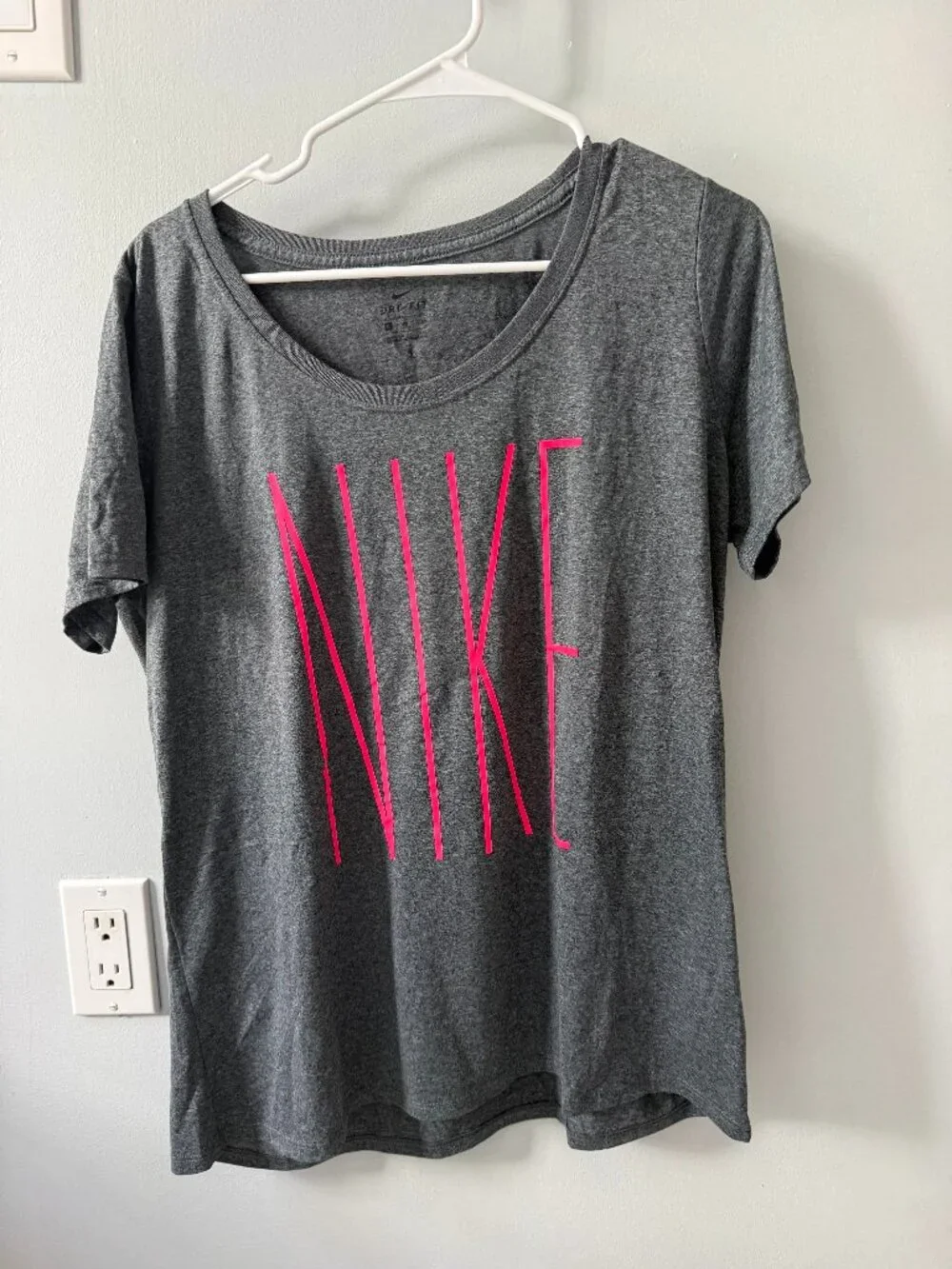 NIKE Dri-Fit Womens training t shirt XL Grey PINK Performance Running Workout